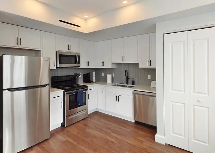 Fun Cozy Apts - 1 25 Mile Walk To Tiaa Bnk Fld