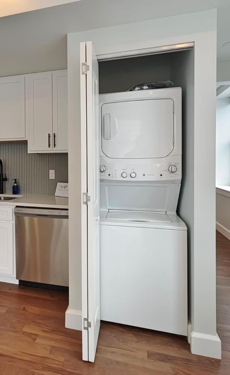 Fun Cozy Apts - 1 25 Mile Walk To Tiaa Bnk Fld Apartment *