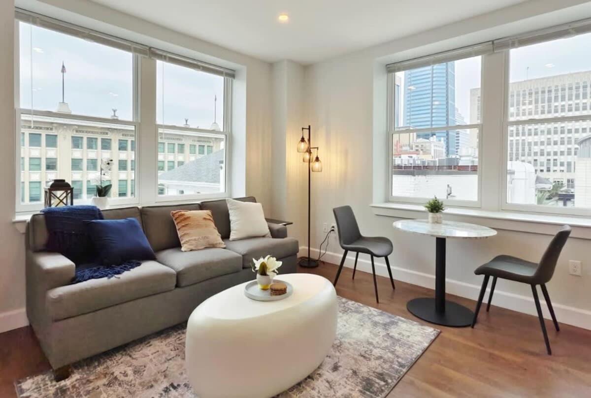 Apartment Fun Cozy Apts - 1 25 Mile Walk To Tiaa Bnk Fld
