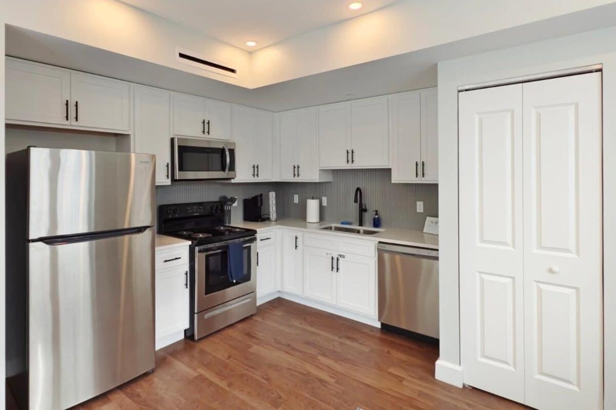 Apartment Fun Cozy Apts - 1 25 Mile Walk To Tiaa Bnk Fld *