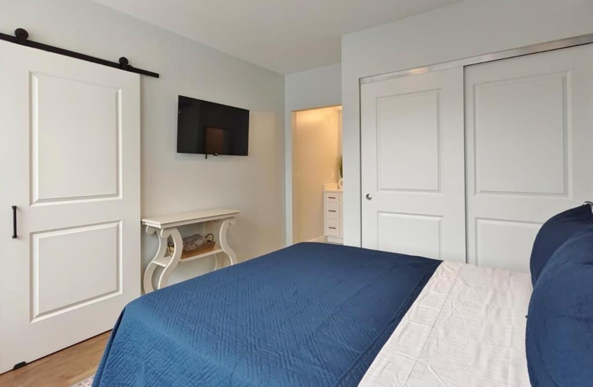Fun Cozy Apts - 1 25 Mile Walk To Tiaa Bnk Fld