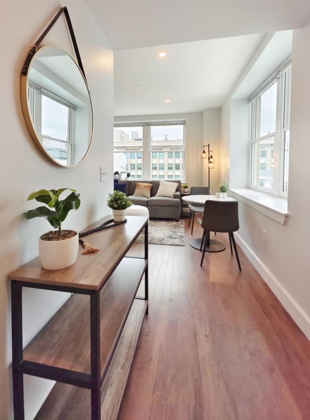 Fun Cozy Apts - 1 25 Mile Walk To Tiaa Bnk Fld Apartment *