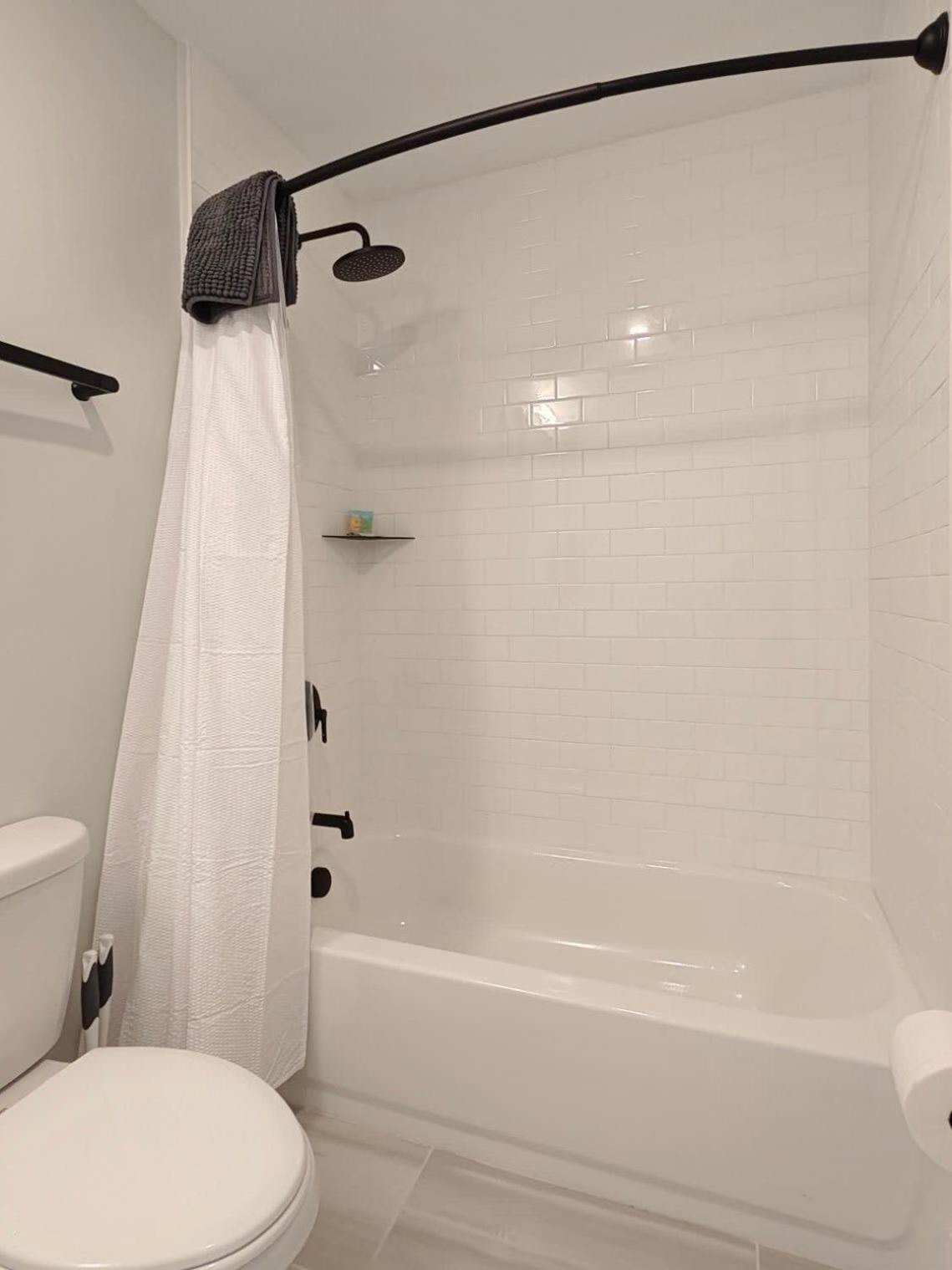 Apartment Fun Cozy Apts - 1 25 Mile Walk To Tiaa Bnk Fld *